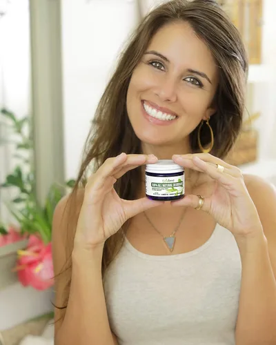 Vista 3 de Desodorante natural Kaiame Naturals (árbol de té) con polvo de carbón activado, todos los ingredientes naturales y orgánicos, sin aluminio