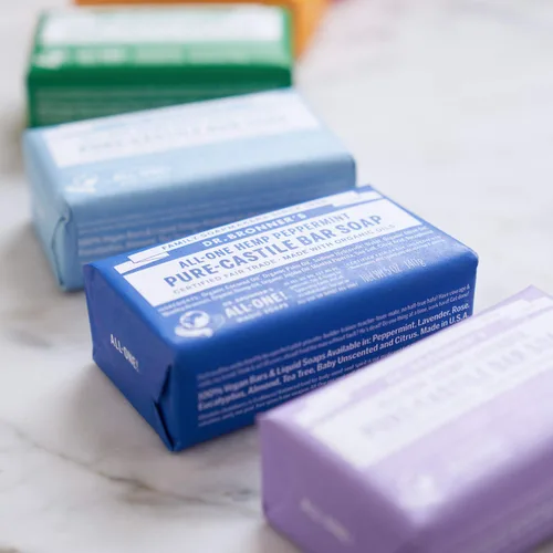 Vista 3 de Jabones mágicos Dr. Bronner’s, jabón de Castilla puro, Menta de cáñamo, todo en uno, barras de 5 onzas (paquete de 6), Peppermint