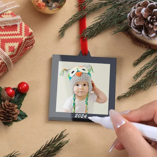 Vista 7 de UNIQOOO 8 adornos de marcos de fotos de acrílico negro de Navidad para mostrar fotografías, 2.5 x 2.5 pulgadas decoración colgante festiva, marcos