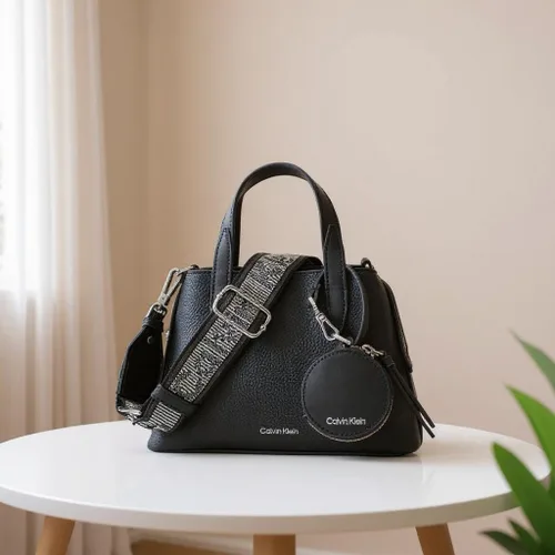 Vista 4 de Calvin Klein Millie - Mini bolso cruzado 2 en 1 con compartimento triple Negro/Plateado