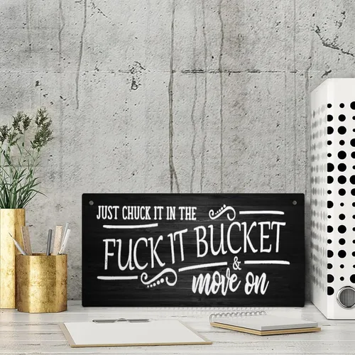 Vista 3 de Letrero decorativo colgante de madera con texto en inglés «Just Chuck It In The Fuck It» para dormitorio, cocina, jardín, pared, pub, club, café, 12