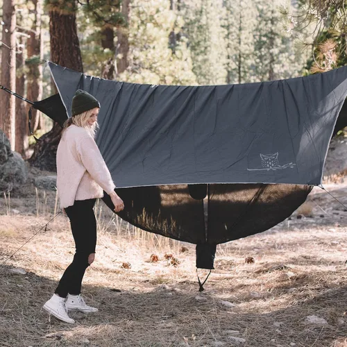 Vista 4 de Wise Owl Outfitters Toldo para Hamaca – Funda de lona impermeable para acampar con estacas de tienda de campaña y bolsa de transporte, refugio