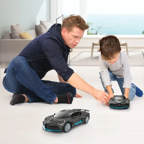 Vista 7 de RASTAR Bugatti - Auto a control remoto Bugatti Divo 1:24, auto de juguete Bugatti para niños y adultos