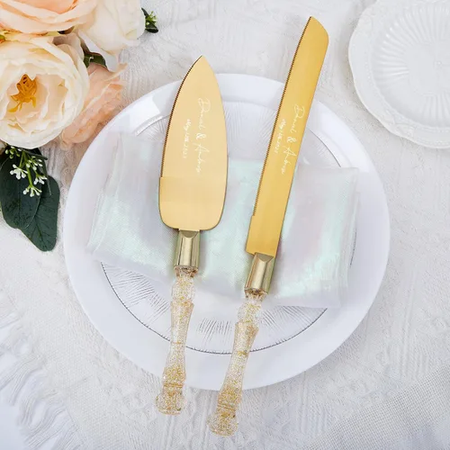 Vista 7 de Juego de cuchillo personalizado para tartas y servidor, cuchillo y servidor para tartas doradas, cubiertos de boda personalizados para una ceremonia