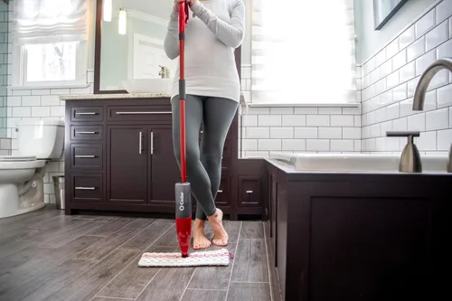 Vista 11 de O-Cedar ProMist MAX Mopa de Spray de Microfibra Elimina el 99% de las Bacterias con Solo Agua, Incluye 1 Repuesto Adicional