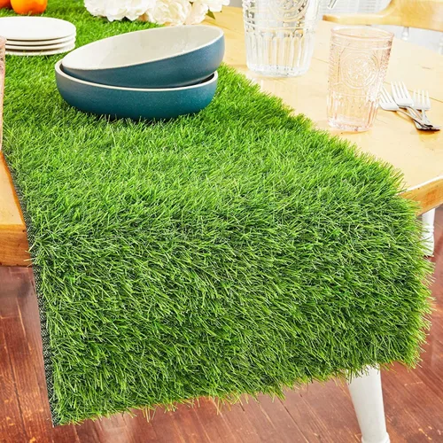 Vista 5 de Juvale Camino de mesa de césped artificial, decoración de fútbol y césped de mesa para portón trasero, decoración de baby shower y camino de césped