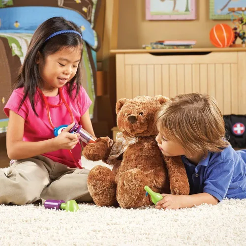 Vista 6 de Learning Resources New Sprouts Cure It Doctor Kit para niños, juego de simulación, juego de médico, 6 piezas, a partir de 2 años