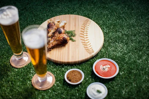 Vista 5 de TOSCANA - Tabla de quesos de béisbol Home Run de la marca Picnic Time, tabla de charcutería, plato para servir, tablas de queso, tablas
