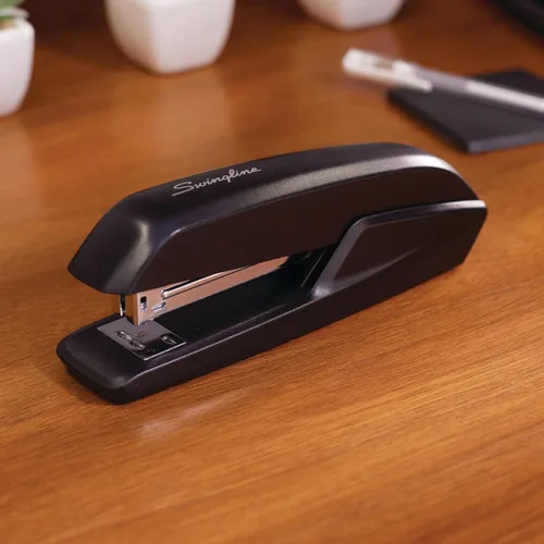 Vista 2 de Swingline - Paquete económico de engrapadora, engrapadora estándar, capacidad de 15 hojas, más grapas y quitagrapas (54567)
