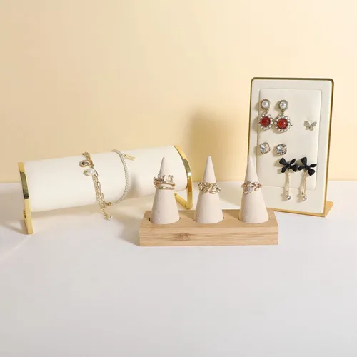 Vista 7 de GemeShou Soporte de anillo de madera blanca, soporte de anillo de terciopelo para joyas, bonito soporte de exhibición de anillos para vender