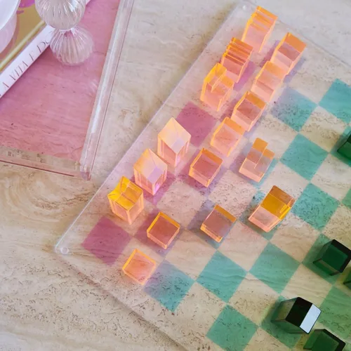 Vista 2 de Sunnylife Women's Lucite Chess & Checkers