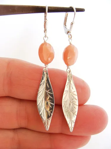 Vista 3 de Leaf and peach moonstone earrings, long, sterling silver, lightweight earrings, fun, nature theme, flashy, handmade