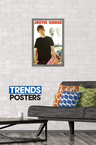 Vista 5 de Trends International Justin Bieber - Póster de pared de monopatín, 14.725 x 22.375 pulgadas, versión enmarcada de madera de granero