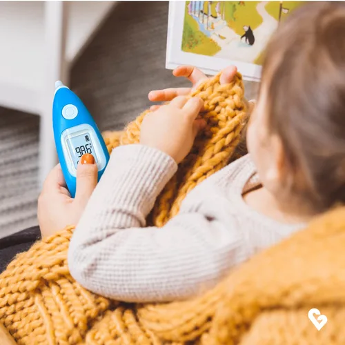 Vista 8 de Kinsa Termómetro inteligente de oído para fiebre, termometro infrarrojo médico, aprobado por la FDA para lecturas de temperatura corporal para todas