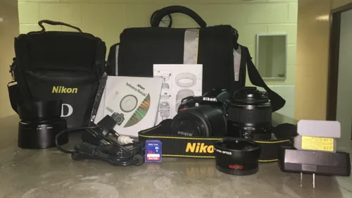 Vista 2 de Nikon D3200 24.2 MP CMOS Digital SLR Cámara con lentes de zoom VR DX 18-55mm y 55-200mm Bundle Negro