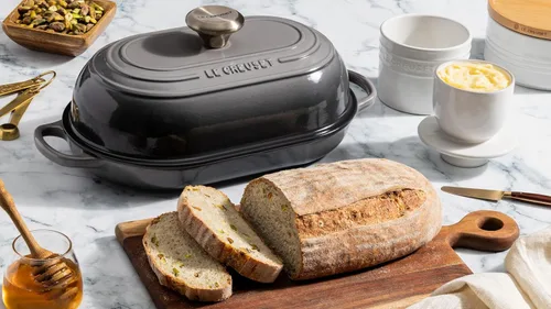 Vista 5 de Le Creuset Horno de pan ovalado Signature de hierro fundido esmaltado, 11.5 pulgadas, Artichaut