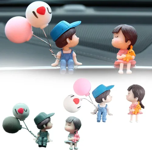 Vista 9 de Lindo adorno de coche con diseño de pareja de caricaturas, decoración de tablero de automóvil, figuras de pareja besando, adornos de globos (A)