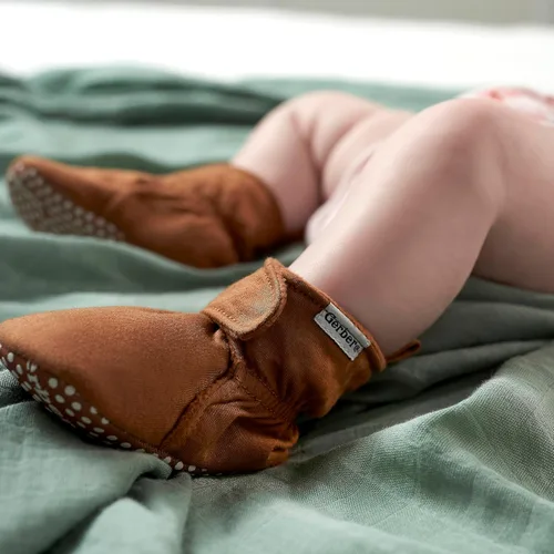 Vista 2 de Gerber Botines unisex con forro polar para niños, antideslizantes y suaves