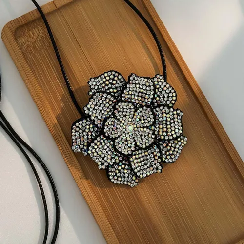 Vista 5 de Gargantilla de flores con diamantes de imitación, collar ajustable de flores de encaje para mujer, collares largos de cristal para fiesta