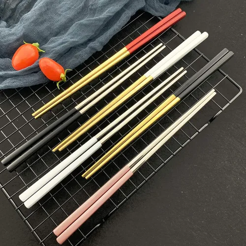Vista 7 de JASHII 5 pares de palillos de acero inoxidable 304, palillos reutilizables, palillos de metal ligeros para fideos de sushi, 9 pulgadas (negro dorado)