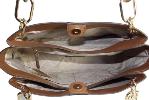 Vista 6 de Michael Kors Bolso de hombro grande Trisha con triple refuerzo para mujer, Vanilla MkOro