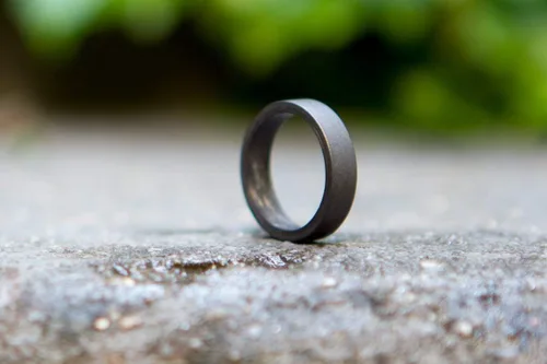 Vista 3 de Women's carbon fiber and graphite ring. Unique dark grey flat wedding band. Water resistant, very durable and hypoallergenic. (01100_4N)