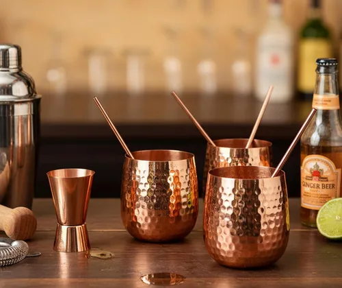 Vista 3 de eSplanade Moscow Mule - Juego de 4 tazas de cobre, 4 pajitas de cobre y un medidor de clavijas