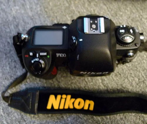 Vista 2 de NIKON Cuerpo de la cámara SLR de 1.378 in F100