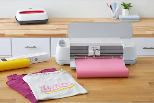 Vista 3 de Cricut Vinilo de transferencia de calor inteligente para planchar, negro, rollo de 3 pies (13"x36") para máquinas Maker & Explore, corte sin