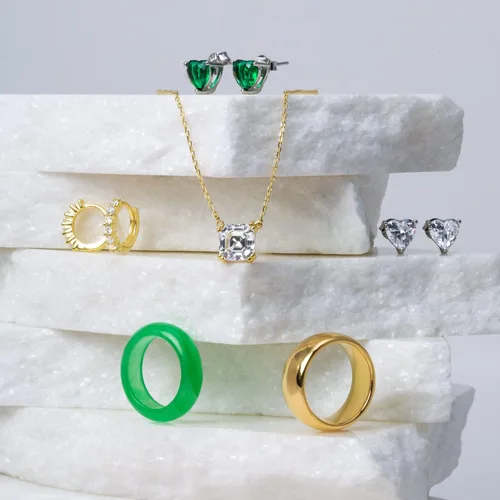 Vista 7 de Anillo de eternidad apilable simple para mujeres y adolescentes con colores teñidos azul, rosa, dorado, verde, piedra preciosa de jade, piedra natal