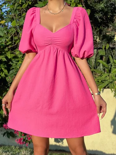 Vista 3 de WDIRARA Minivestido acampanado con cuello de corazón fruncido y mangas abullonadas para mujer
