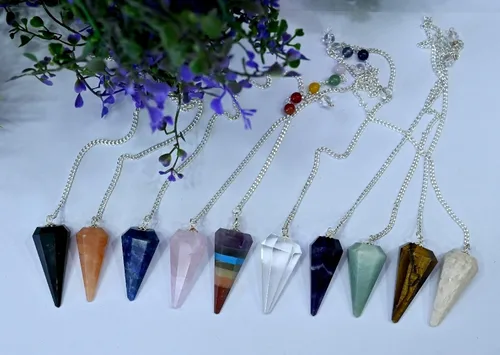 Vista 3 de GEMSCITE Lote de 10 piezas de péndulos de piedras preciosas con tablero de péndulo moda poderosa meditación psíquica regalo de éxito psíquico