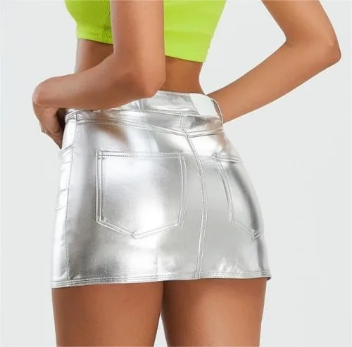 Vista 3 de Kisidoo Faldas metálicas brillantes Y2K de cintura baja brillante Rave Bodycon Mini faldas cargo con bolsillo