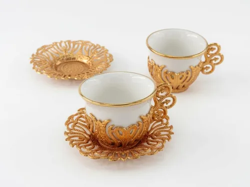 Vista 8 de Alisveristime Juego de tazas de café turco, porcelana blanca y metal de zinc con motivos turcos, 6 tazas y platillos (dorado)