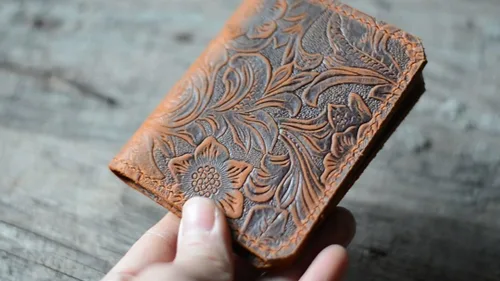 Vista 4 de Cartera minimalista de cuero para hombre, hecha a mano, para regalo, estilo de flores marrones, estilo 2, Flor Brown2, Style2