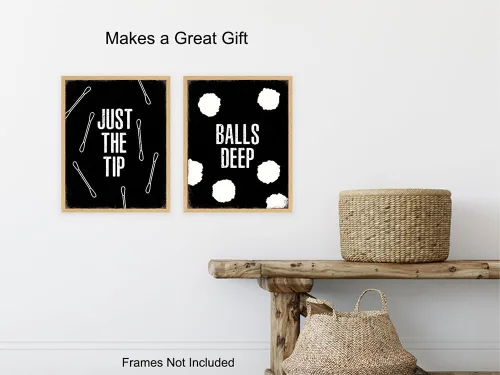 Vista 5 de Decoración de baño con refranes divertidos para hombres, juego de baño blanco y negro para cueva de hombre, citas divertidas masculinas, decoración