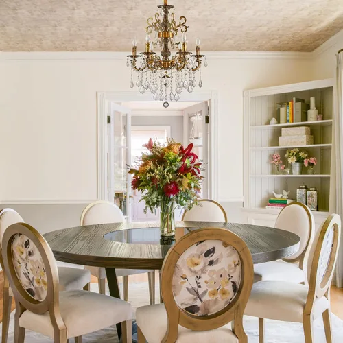 Vista 4 de Candelabros clásicos de cristal estilo vela tradicional de 6 luces para comedor, sala de estar, dormitorio, entrada, acabado dorado antiguo