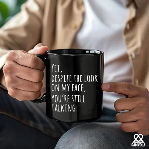 Vista 6 de Panvola Yet Despite The Look On My Face You're Still Talking Sarcastic Gift to Coworkers Divertidas tazas de sarcasmo taza de café de cerámica Negro