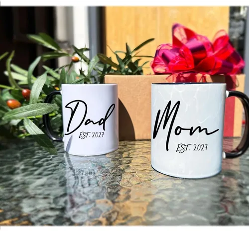Vista 2 de Dnuiyses EST 2027 - Tazas para papá y mamá, regalos de taza para padres nuevos, regalos para el día de la madre, regalo para el padre por primera
