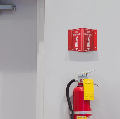 Vista 3 de Letrero de extintor de incendios 3D Señal de seguridad contra incendios de montaje en pared, 6 x 8 x 4 pulgadas Wall Mount