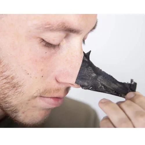 Vista 4 de Mascarilla facial de limpieza profunda de carbón negro, 2 onzas