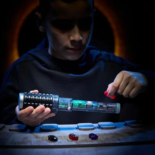 Vista 10 de STAR WARS Power Crystal Lightsaber, 7 colores y 10 cristales, más de 50 combinaciones que cambian de color, luces y sonidos, juguetes para niños