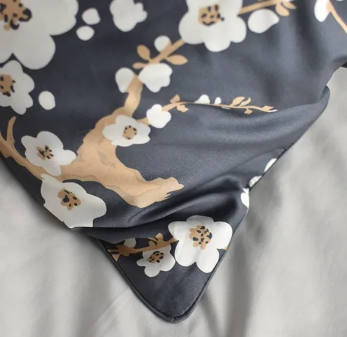 Vista 2 de Eikei Juego de 3 piezas de ropa de cama de algodón de 3 piezas con estampado de ramas florales de cerezo rojo cerezo estilo oriental japonés