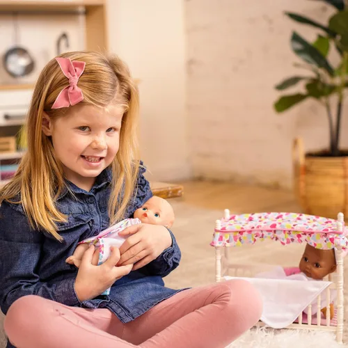 Vista 8 de Baby's First Cuna afroamericana con dosel con muñeca de cuerpo suave de 9 pulgadas y manta de bebé, segura para niños de 3 años en adelante