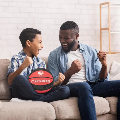 Vista 5 de Bleacher Creatures Balón de baloncesto silencioso tamaño 7 (29.5") – Balón de espuma oficial con licencia de la NBA para interiores con construcción