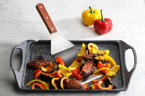 Vista 5 de New Star Foodservice 36350 Volteador/Espátula para Parrilla Extra Grande con Mango de Madera con Borde de Corte y Hoja de 4 Pulgadas de Ancho, 16