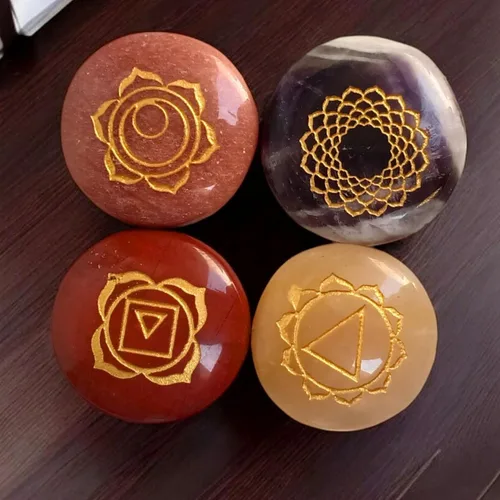 Vista 3 de Juego de 7 símbolos de chakras grabados, piedras curativas para reiki, cristal curativo sagrado, meditación para prosperidad, dinero, buena suerte