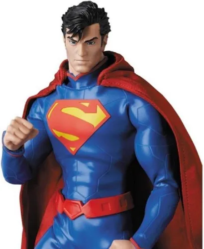 Vista 3 de Medicom DC Comics: Nueva figura de acción de Superman Real Hero 52