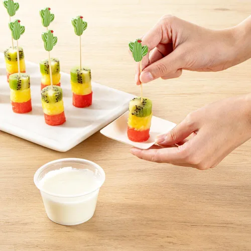 Vista 6 de Restaurantware Brochetas de bambú de 4.7 pulgadas, 100 brochetas decorativas duraderas, cactus con diseño de flores, desechables, de bambú verde