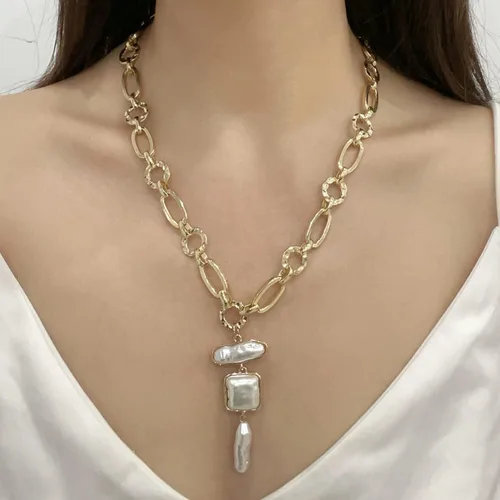 Vista 2 de Collar de perlas y cadenas, cadena mixta y gargantilla de perlas de moda, collar de capas con colgante de corazón de peras orgánicas